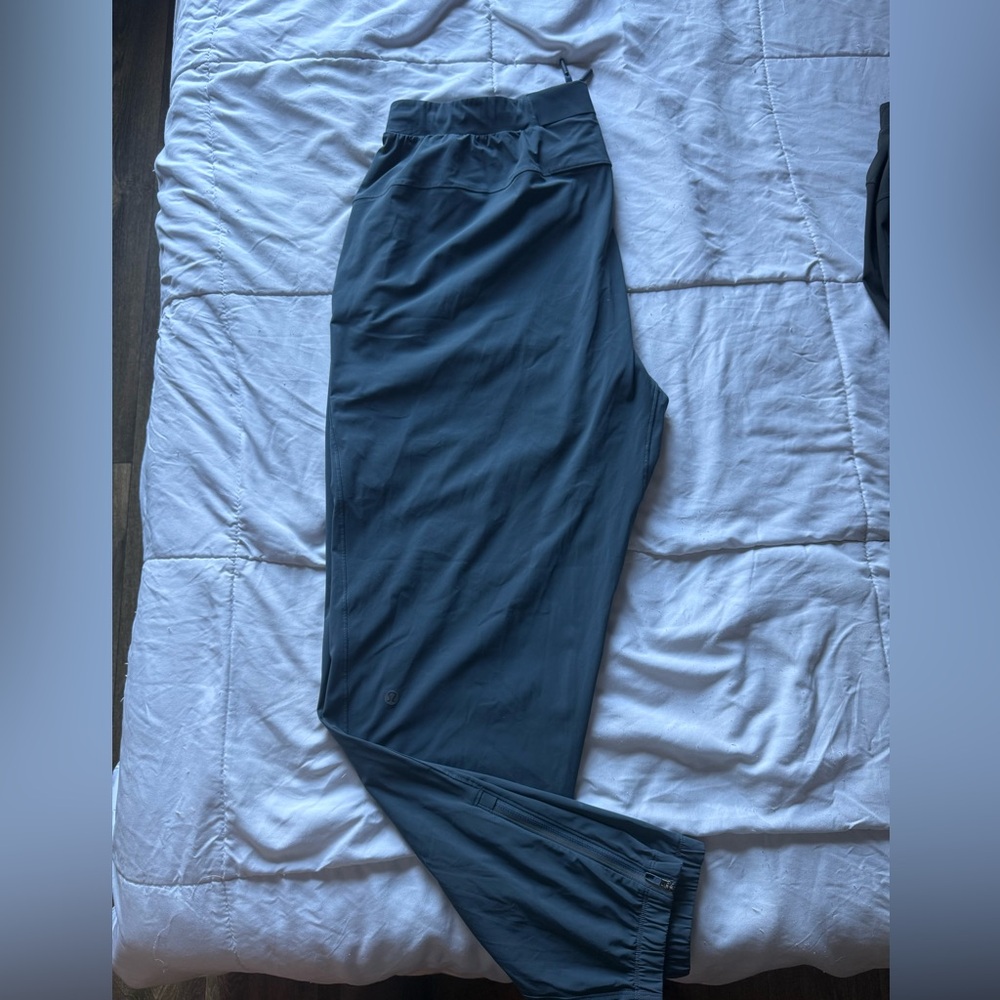Lululemon men’s surge jogger size XL iron blue